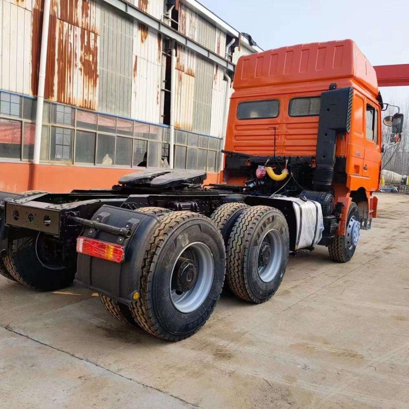 Shacman 380HP 6x4 Heavy-Duty Tractor Truck