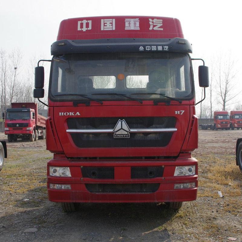 SINOTRUK 220HP 4×2 Tractor Truck