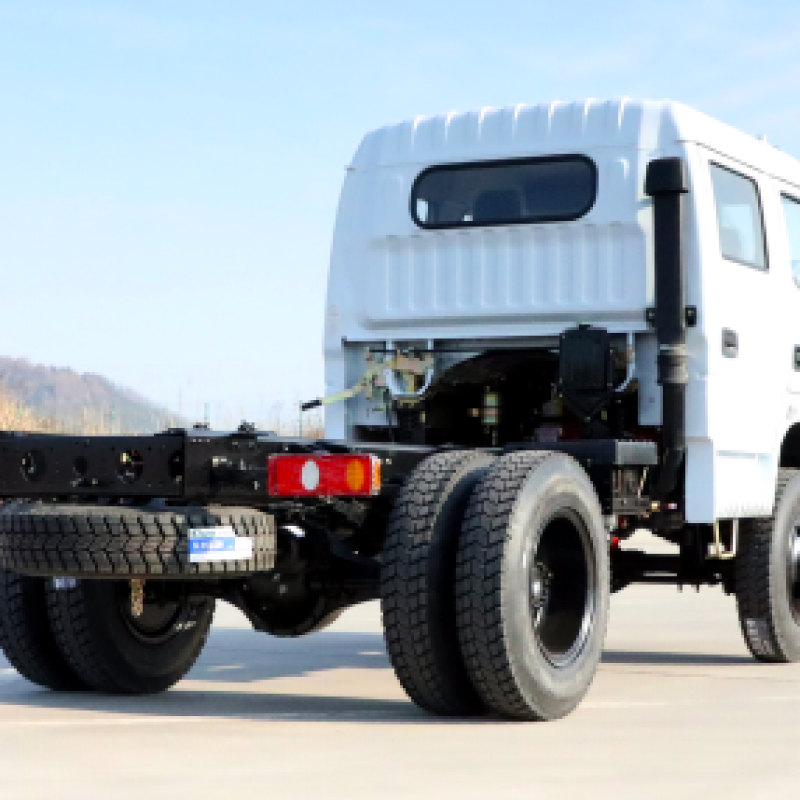 Dongfeng 4x4 Double Row Cab Light Duty Cargo Truck Chassis (150-250HP)
