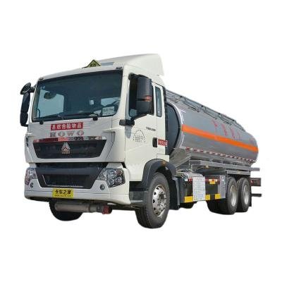Sinotruk HOWO 240HP 6x4 Diesel Fuel Tanker Truck