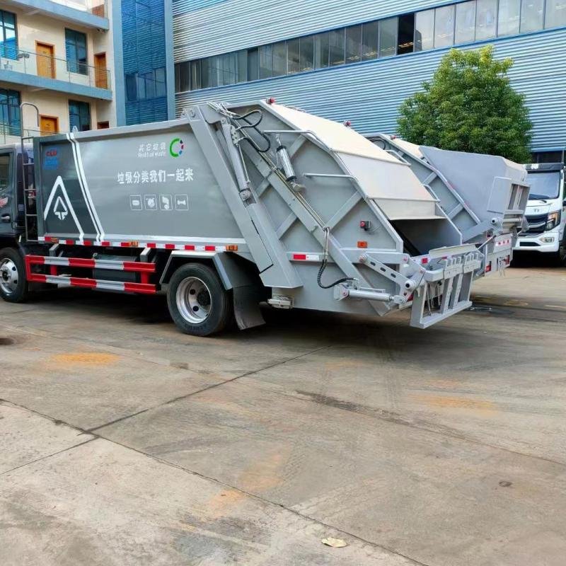 DONGFENG 4x2 4000L Rear Loader Compactor Garbage Truck