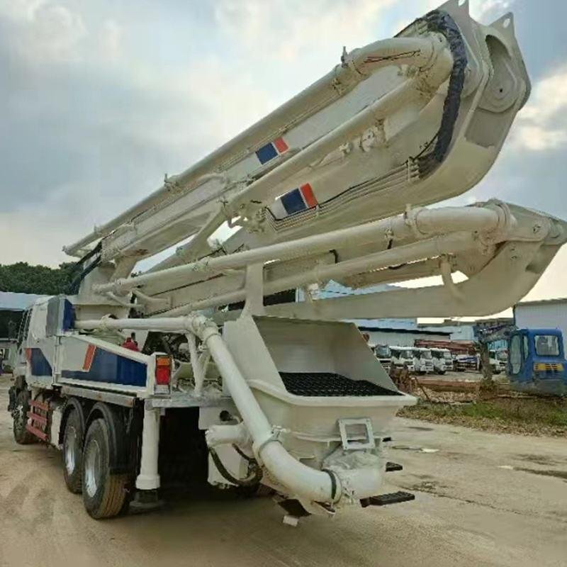 Zoomlion 62M Truck-Mounted Concrete Pump 125 m³/h Diesel Mobile Boom Pump