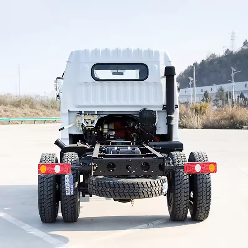 DONGFENG 103kW 6T Multi-Configuration Light Truck Chassis Euro 5 Diesel 4x4 4x2 6x6 6x4