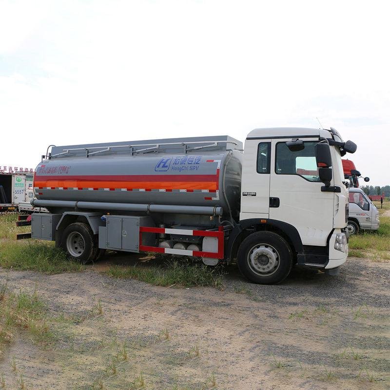 SINOTRUK HOWO 4x2 160HP 8000L Fuel Tank Truck for Sale