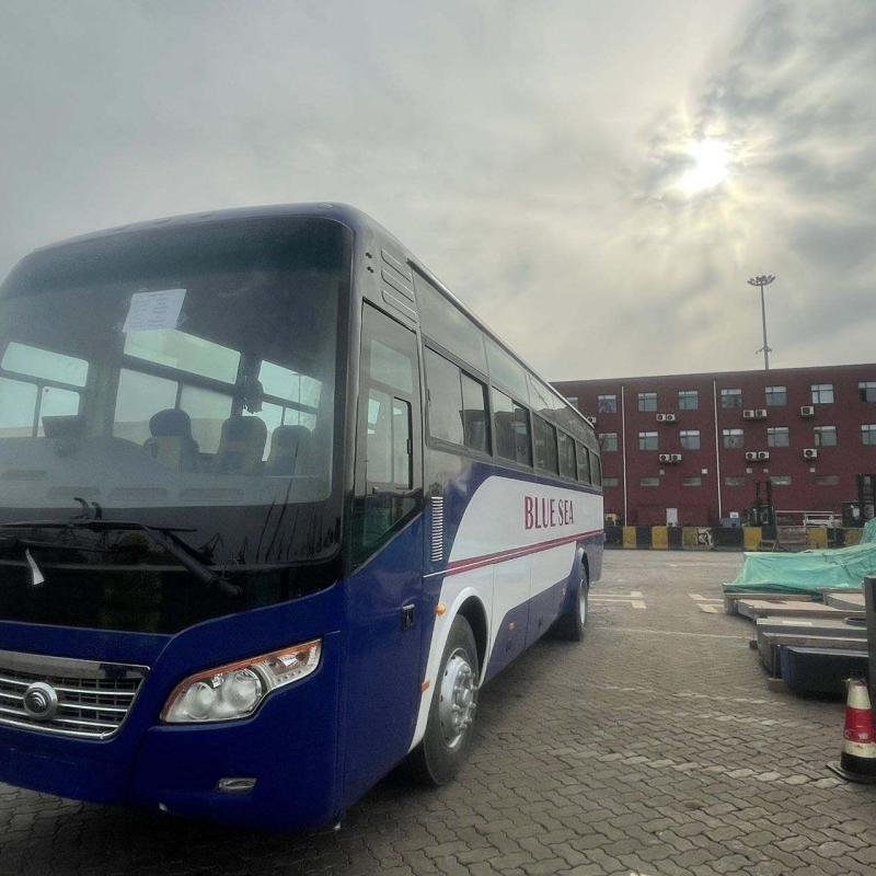 Chinese 50-Seat Diesel Coach | Right-Hand Drive Manual Transmission Coach Bus