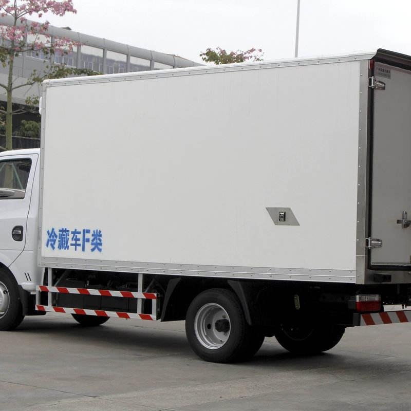 Dongfeng T5 4x2 95hp Refrigerated Box Truck