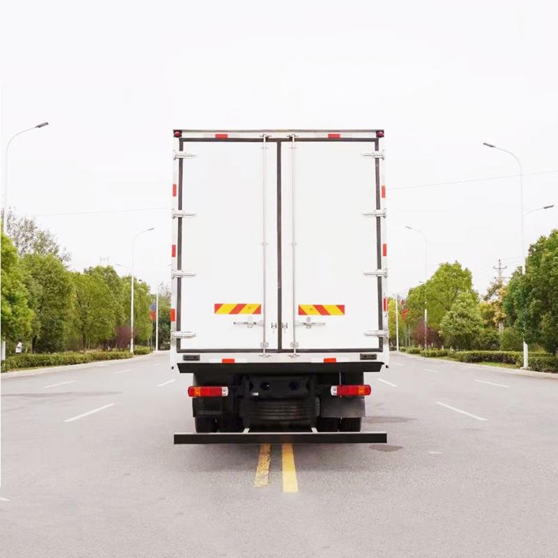 Isuzu 700P 10-Ton 4X2 Refrigerated Box Truck with -25°C to -5°C Temperature Control